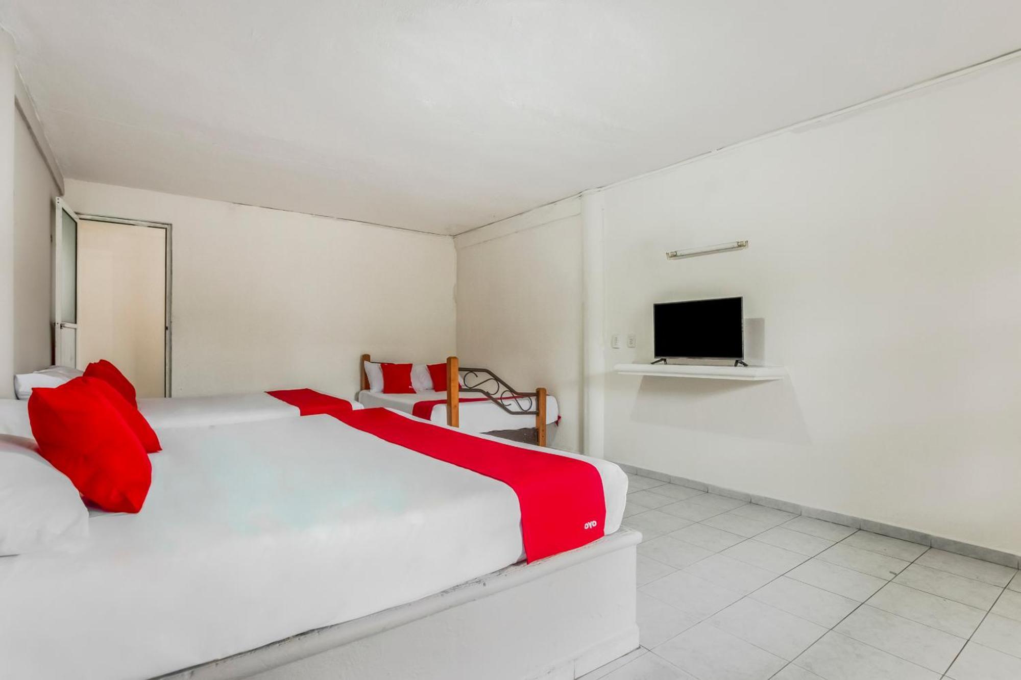 Oyo Hotel Jaguar 坎昆 外观 照片